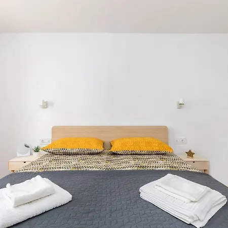 Apartment Sunny Aura - Travel & Work - With Parking