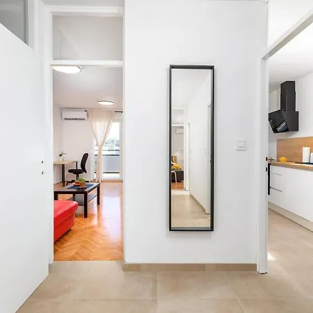 Sunny Aura - Travel & Work - With Parking * Pula