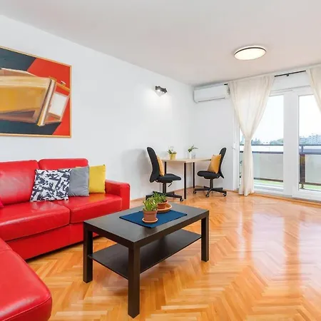 Sunny Aura - Travel & Work - With Parking * Pula