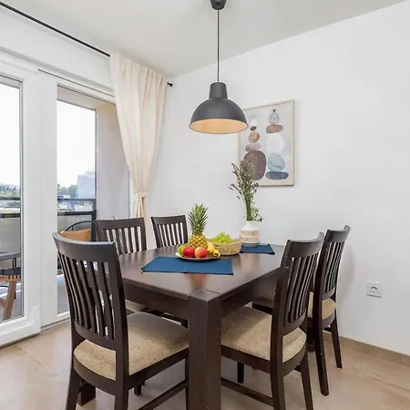 Sunny Aura - Travel & Work - With Parking *