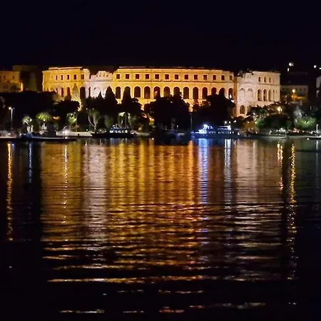 Sunny Aura - Travel & Work - With Parking * Pula