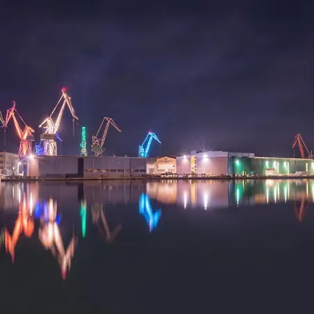 Sunny Aura - Travel & Work - With Parking