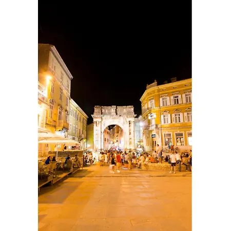 Sunny Aura - Travel & Work - With Parking Appartement *