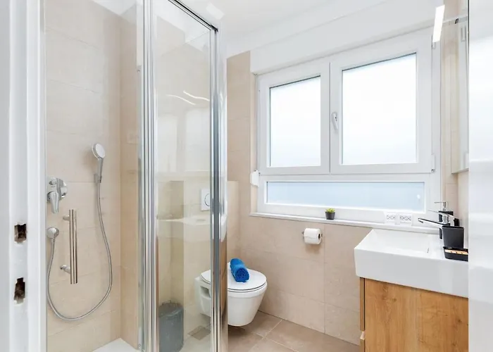 Sunny Aura - Travel & Work - With Parking بولا