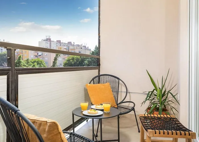 شقة Sunny Aura - Travel & Work - With Parking بولا