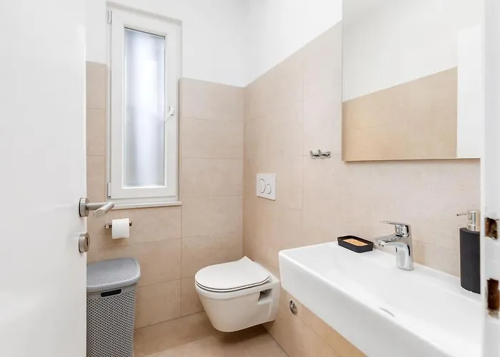 Sunny Aura - Travel & Work - With Parking *