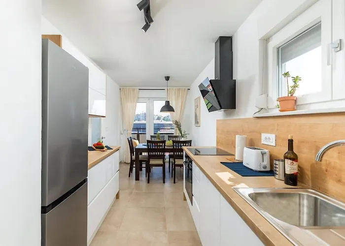 Apartament Sunny Aura - Travel & Work - With Parking