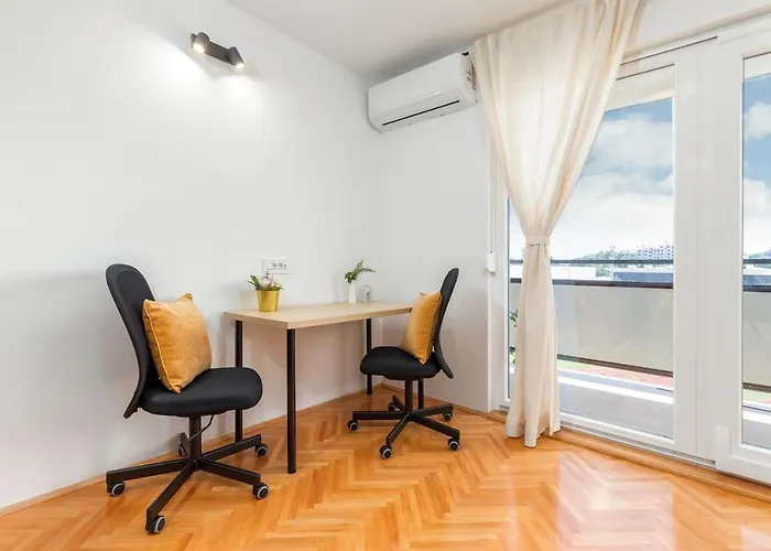 Sunny Aura - Travel & Work - With Parking Pula