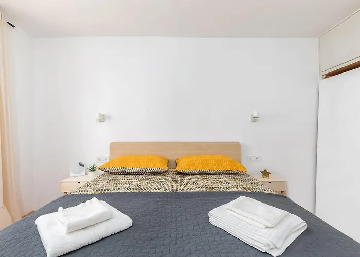 Apartment Sunny Aura - Travel & Work - With Parking