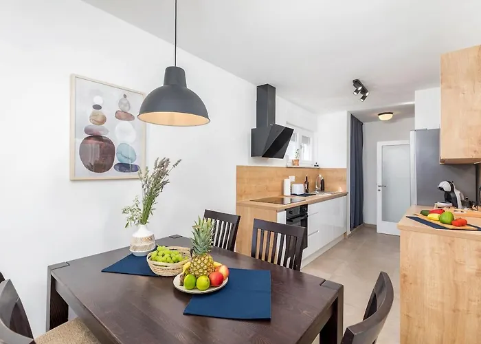 Sunny Aura - Travel & Work - With Parking Apartment Pula
